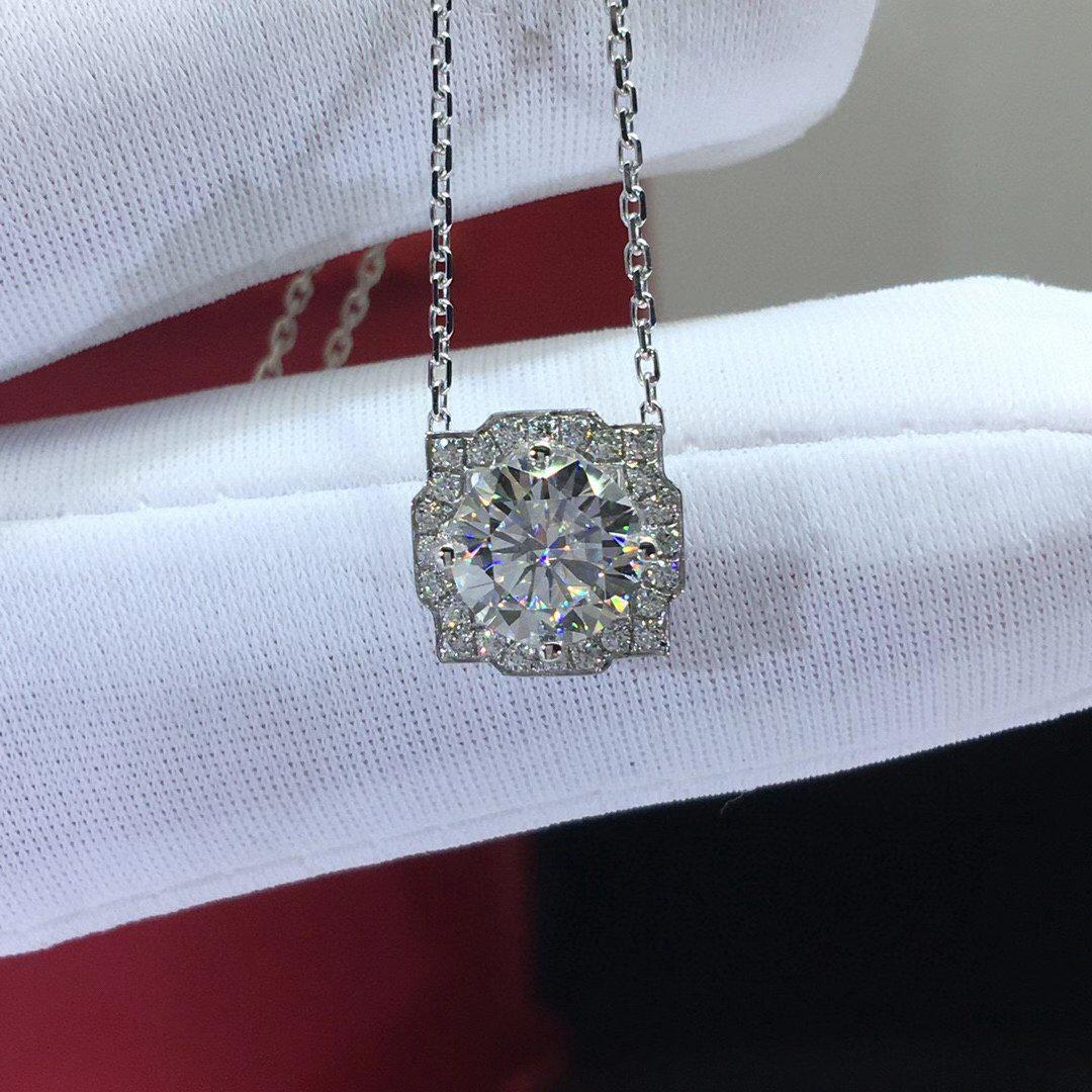 18k White Gold 1ct Moissanite Pendant Necklace