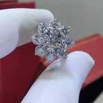 Load image into Gallery viewer, Snow Flower Moissanite Ring 18k Gold

