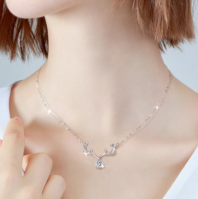 'One Deer for you' Lady Moissanite Necklace